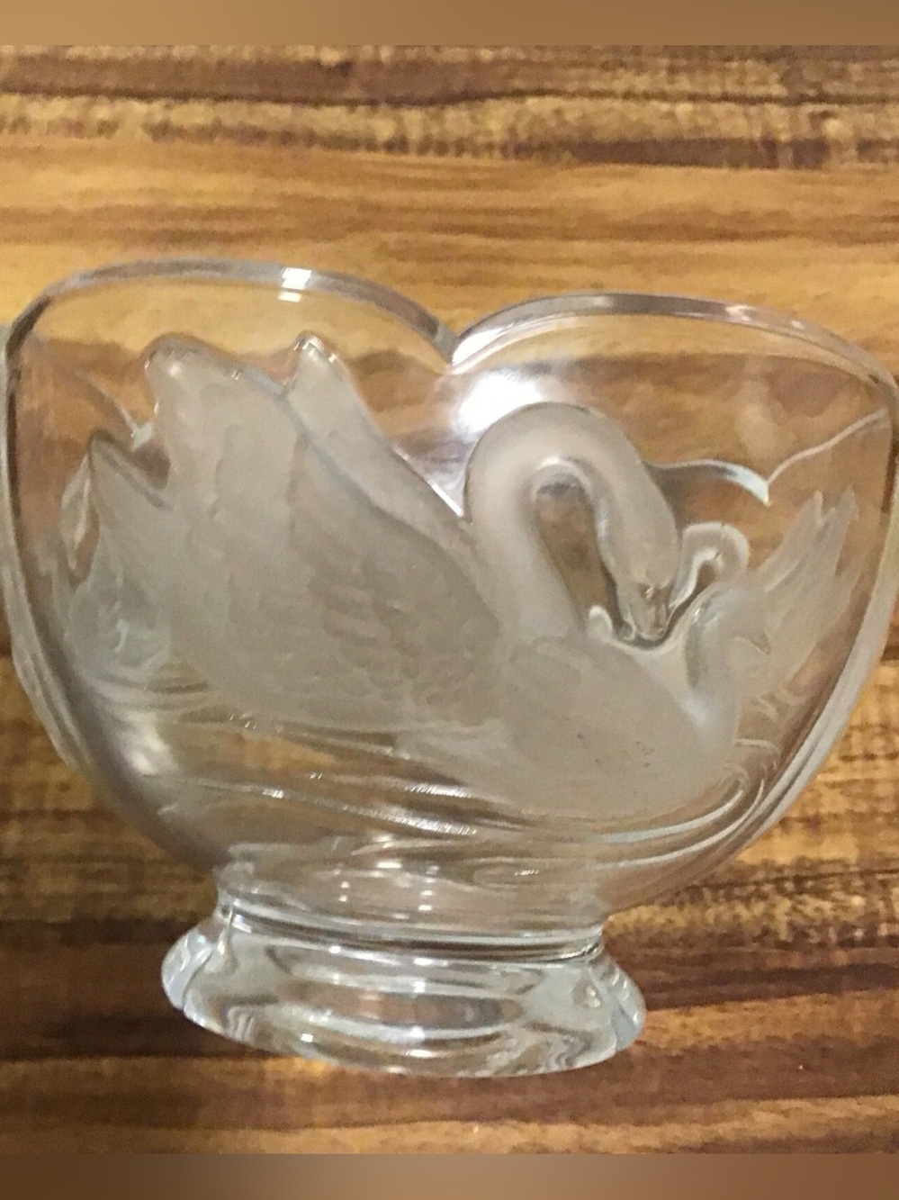 Teleflora 24% Lead Crystal Frosted Swan Round Bowl/Vase Pretty